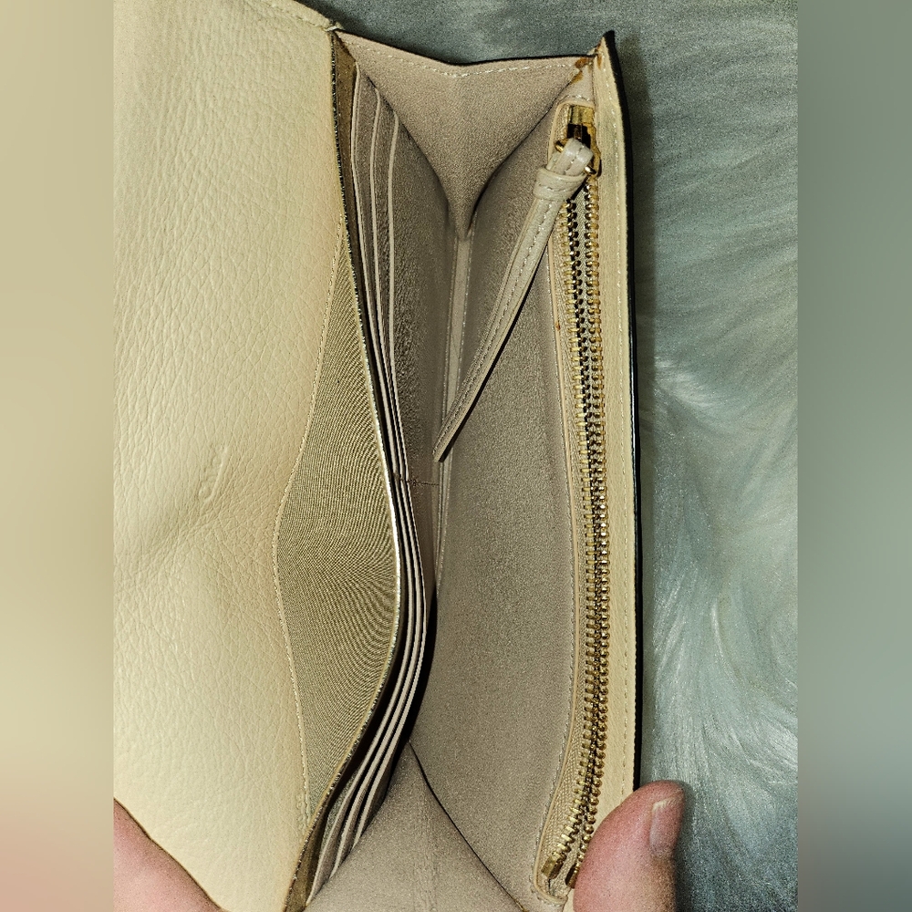 ❌SOLD❌ 🩷Chloe Alphabet Wallet🩷 - Picture 10 of 14